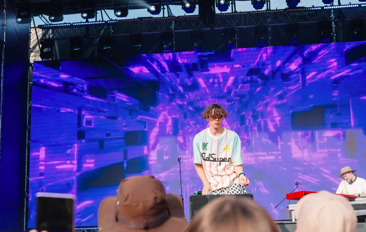 Фото Орали «Сигма-бой» и «А у реки». Опубликованы яркие моменты Черника Music Fest в Новосибирске 33